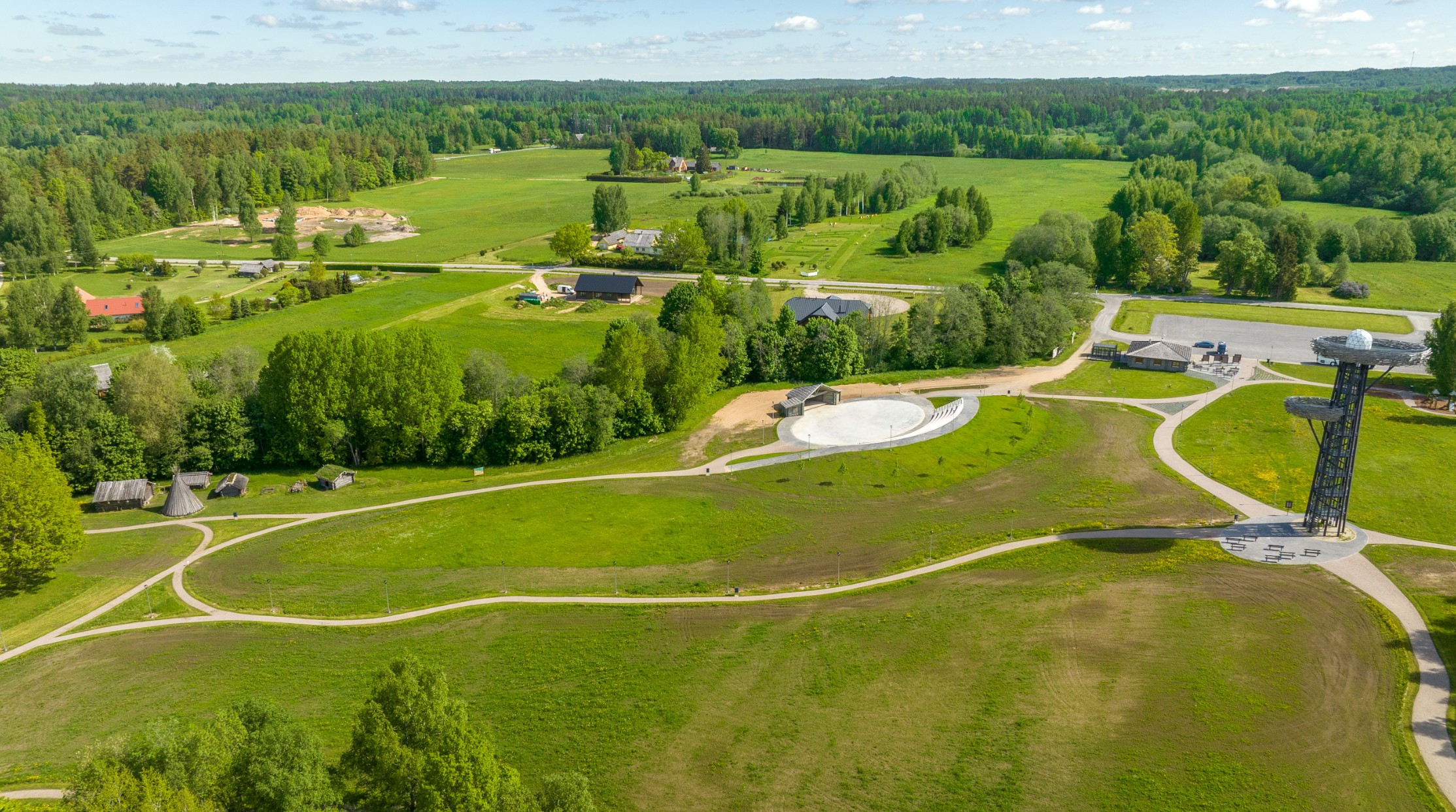 Väga kauni maastiku ja loodusega Rõuge vallas on arvukalt erineva näo ja tegumoega matkaradu. Murekohaks on see, et sinna kiputakse nii hobuste kui ka motoriseeritud liikumisvahenditega. Foto: AIGAR NAGEL